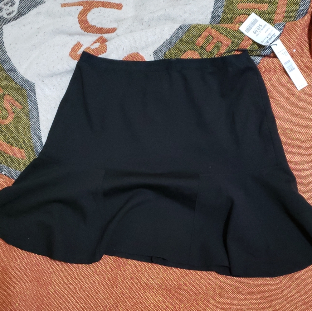 T Tahari Skirt size 6